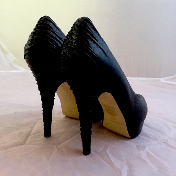 6.5 Enzo Angiolini Peep Toe Platform Pumps - Picture 5 of 9
